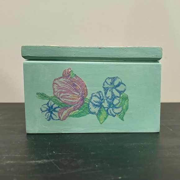 Light Green Floral Painted Vintage Jewelry Box - Picture 5 of 13